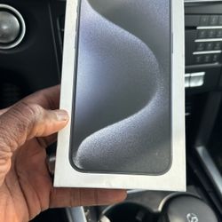 ATT - iPhone 15 Pro Max  -256GB