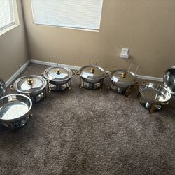 This is a brand new 6 pack of chafing dishes. Beautiful with the gold and silver. Great for parties! Asking 