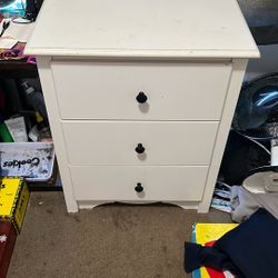 3 Drawer Night Stand 
