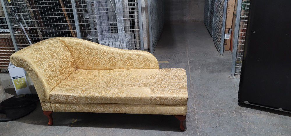 Chaise / couch/ sofa