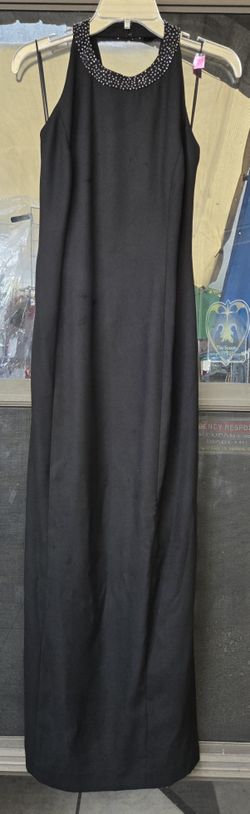 BLACK WOMENS DRESSY GOWN SIZE 4 LOW BACK