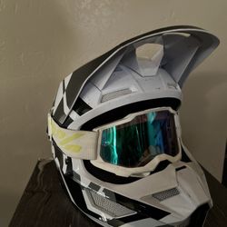 Fox V2 Helmet + 100% Goggles