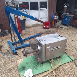 Very  Large Hobart  Neat Grinder For Sale 3 Phase  I Belive It Is Capable of around a hundred and five pounds a minute