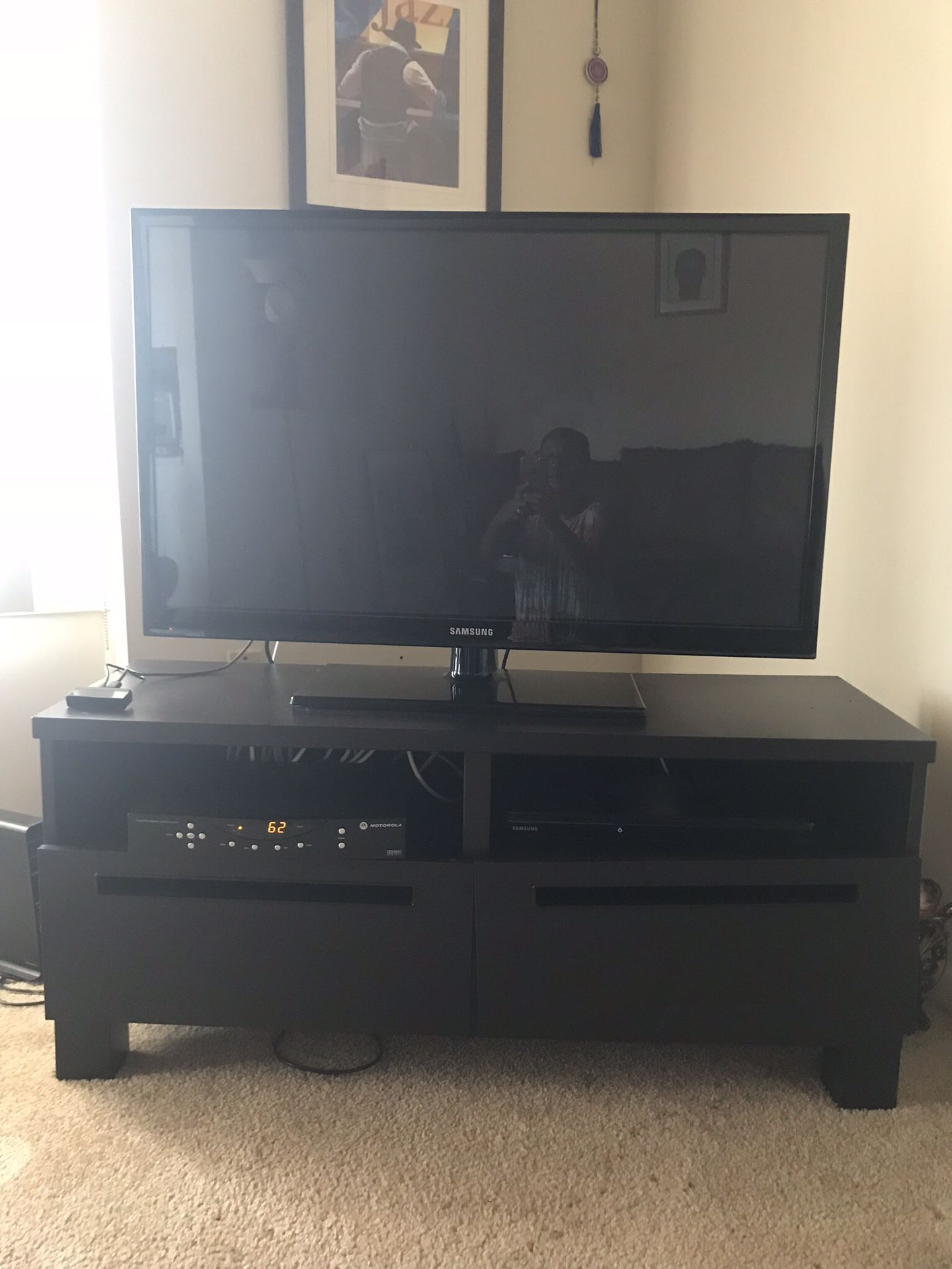 Moving out of the country! Smart Samsung TV 46’’ plus table stand for only $250