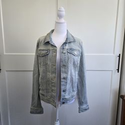UNIVERSAL THREAD GOODS CO. womens medium light wash jean  jacket 