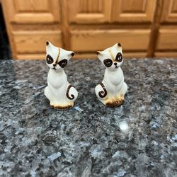 Vintage Bone China Siamese Cat Pair Of Salt And Pepper Shakers.  Brand New Never used 