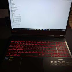 Acer nitro 5 comes with accessories-Box