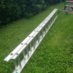 24 Ft Ladder  Like New 