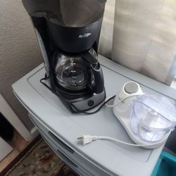2 kitchen appliances in good shape