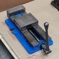 KURT VISE 6" D688 ANGLOCK