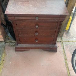 Night Stand10$