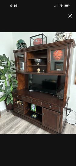 Desk w/Hutch