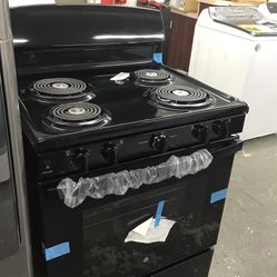 New Scratch And Dent GE Coil Top Range. 1 year Warranty 