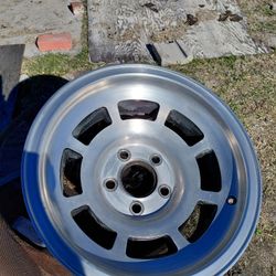 1972 to 1982 corvette wheels all 4 with caps $560.00 or best offer 