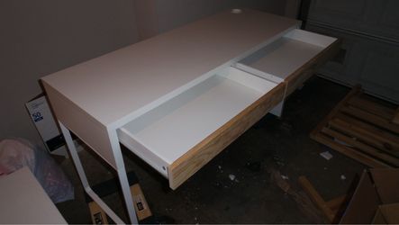 MICKE IKEA desk