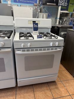 Hotpoint White stove 30” 