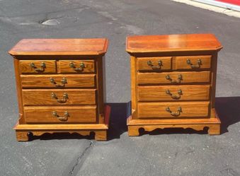 Pair of Oak Wood Nightstands with Drawers