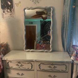Dresser and Chest of Drawers  ( NO MIRROR  ) 