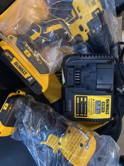 1/2-in 20-Volt Max Variable Speed Brushless Hammer Drill LED Worklight- Battery & Charger