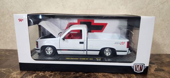 M2 1:24 Scale