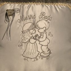Wedding kneeling pillows And gift card box