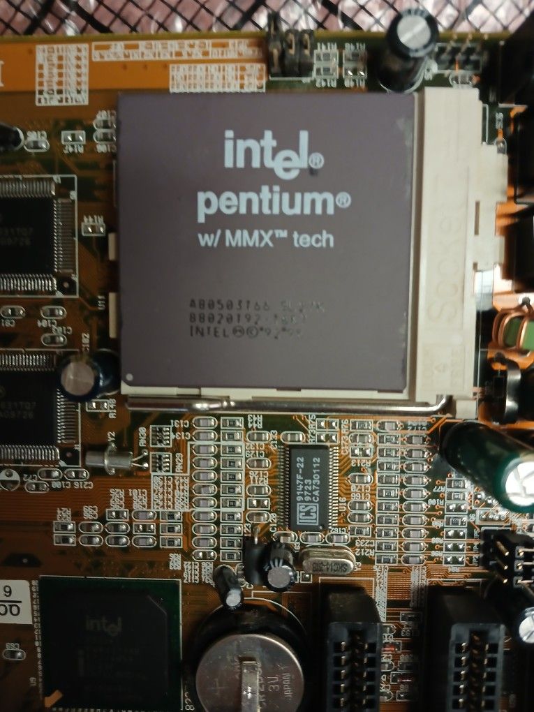 Intel 82430TX Ver:A1 Motherboard W/ OEM Intel Pentium w/ MMX Tech CPU