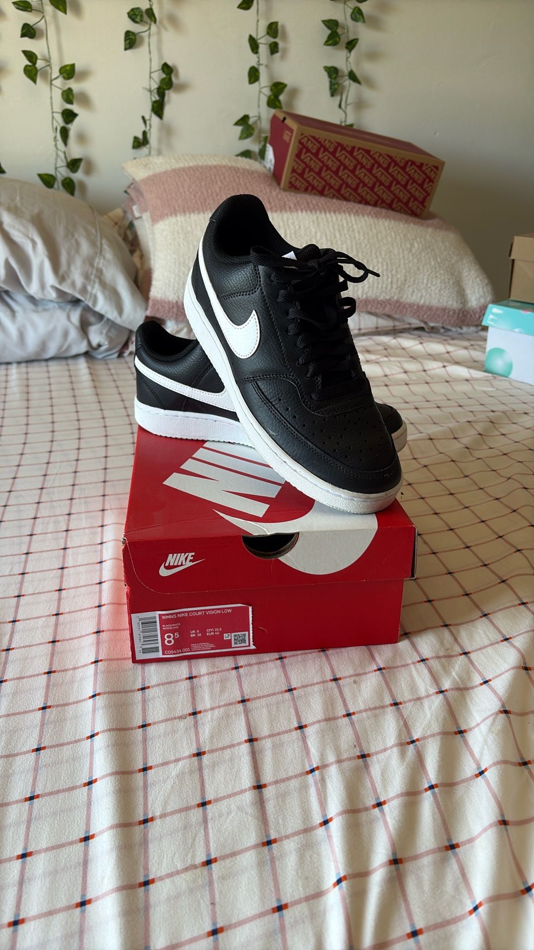 Women’s Nike Court Vision Low 8.5