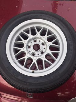 1 BMW 528i 225/55 rear like new tire !!! Only $50 !