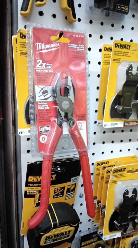MILWAUKEE COMFORT GRIP IRONWORKER'S PLIERS