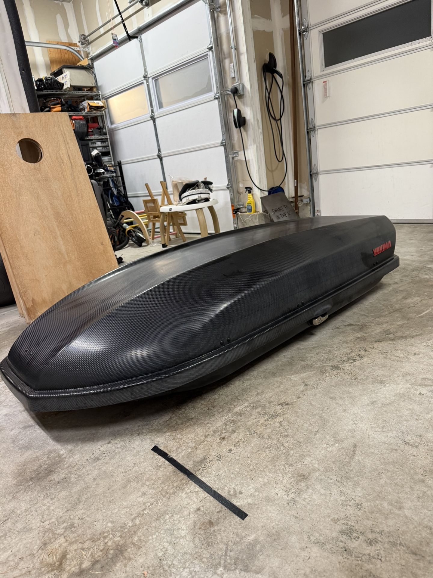 Yakima Skybox 16 Carbonite Roof Cargo box