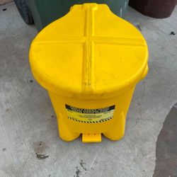 16 inch commercial shop  trash can.  15x13