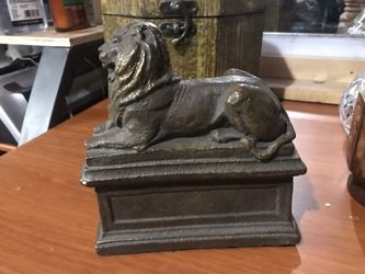 Milano Designs - Vintage Ceramic Small Decorative Lion Statue Book End