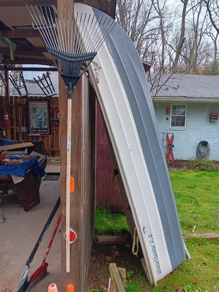Boat/Dingy. Unsinkable WaterTender 9.4Ft Including 5HP Evinrude Outboard Motor, Tank And Hose.