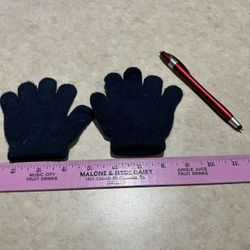 Baby gloves - Stretchable, Soft. very good condition