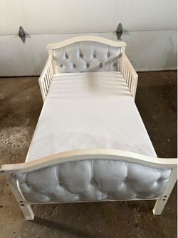 Toddler bed