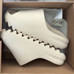 Yeezy Slides “Bone”