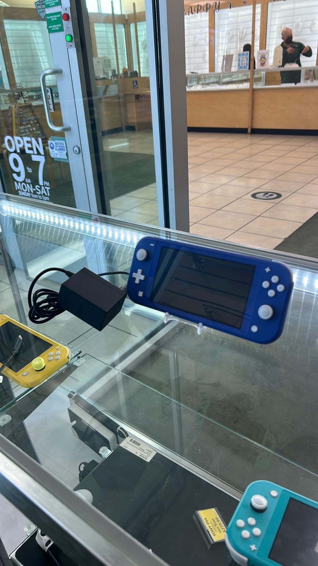 NINTENDO SWITCH LITE 