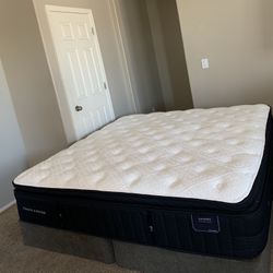 KING STEARNS AND FOSTER PILLOW TOP MATTRESS AND FREE BOX SPRINGS 