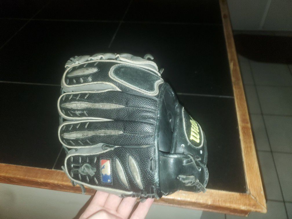A3000 Right Handed Baseball Glove