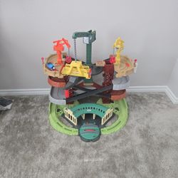 Thomas & Friends Trains & Cranes Super Tower, motorized train and track set for preschool kids ages 3 years and up