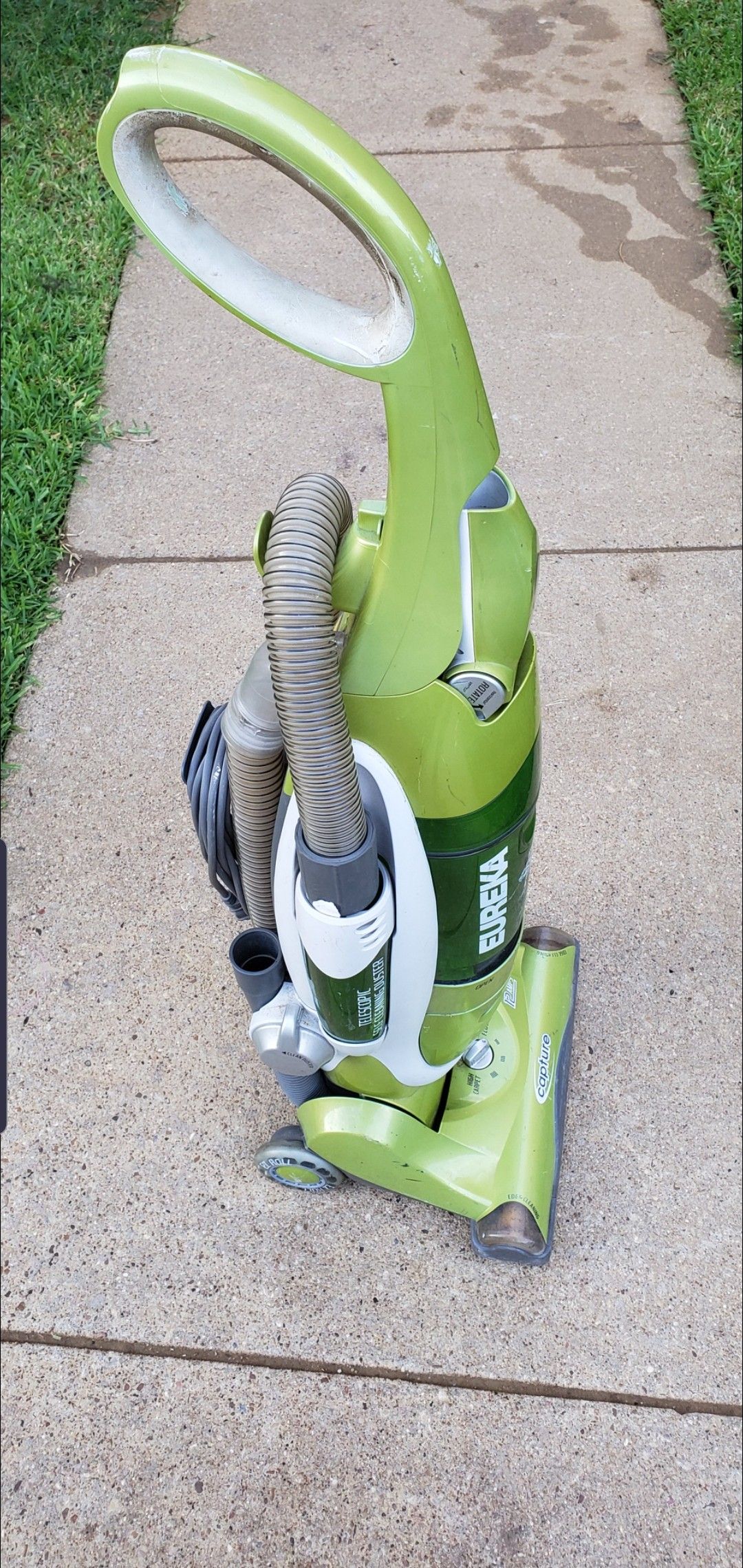 eureka the boss bagless vacuum cleaner. for Sale in Grand Prairie, TX