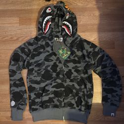 BAPE hoodie size M 