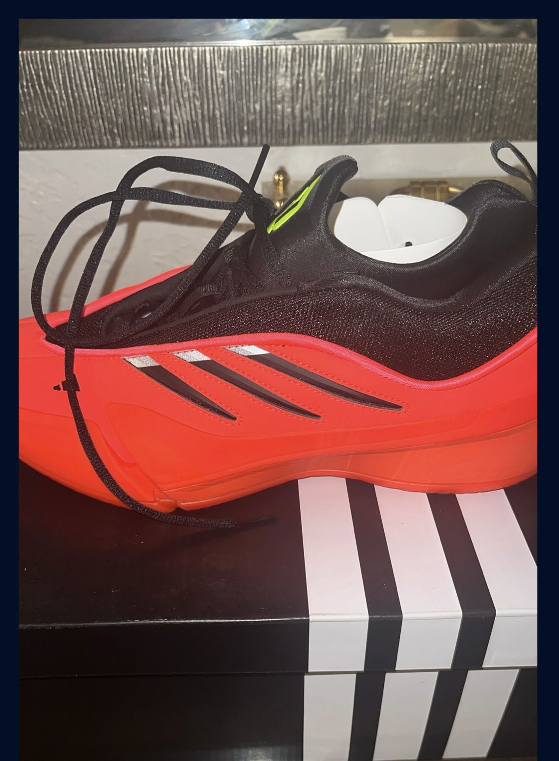 Dame 9 Solar Red
