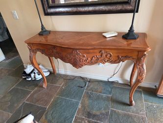 Ethan-Allen console table - perfect condition