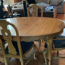 Thomasville Vintage Dining Set 4 Chairs And Table With Leaves