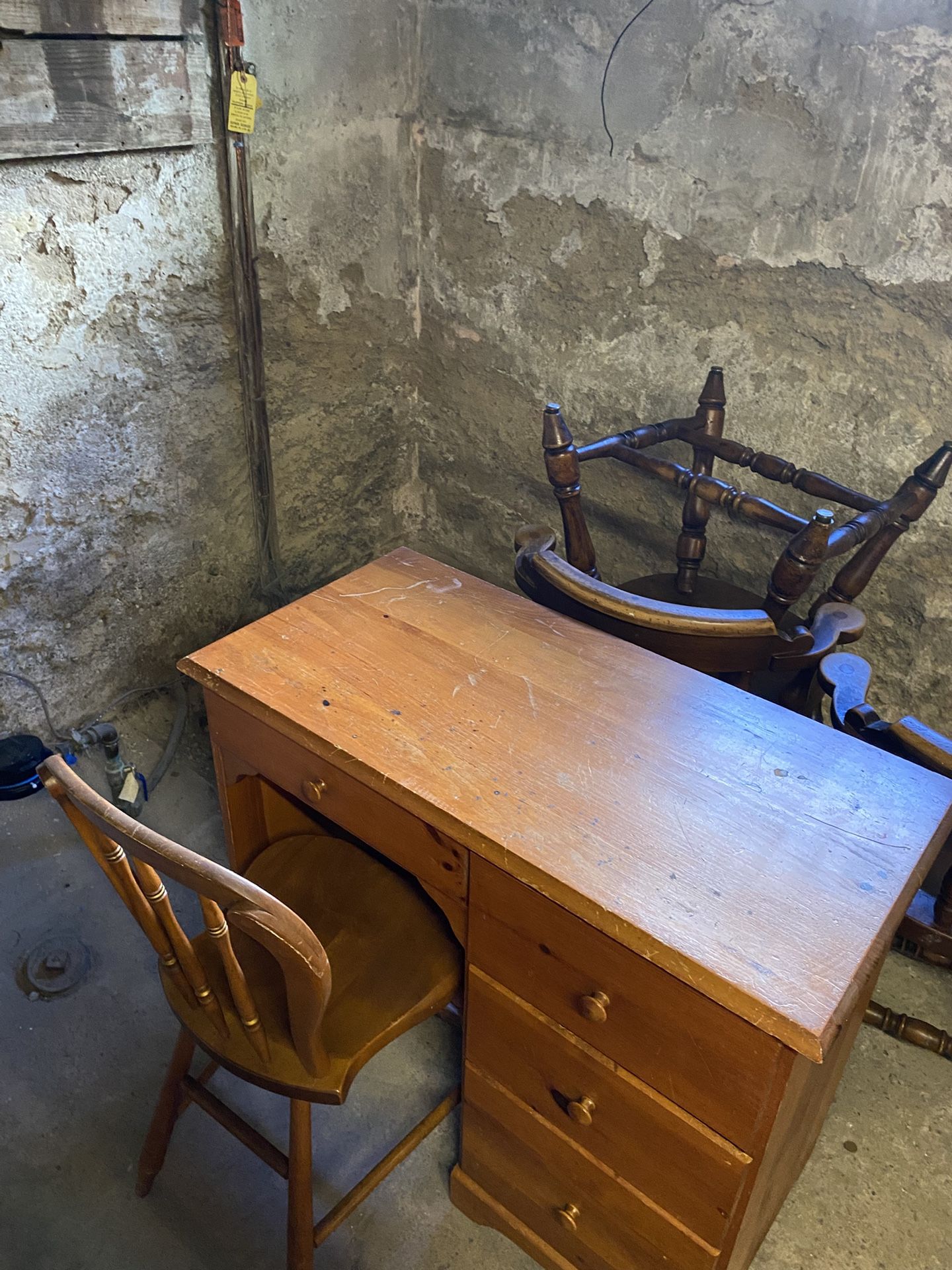 Small Desk With Chair