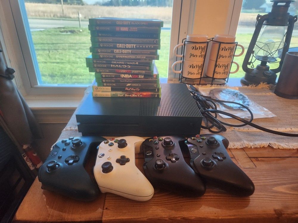 Xbox One S With Games And Extra Controllers