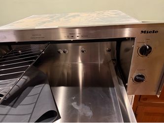 30”W x 11”H x 24”D Miele warming drawer