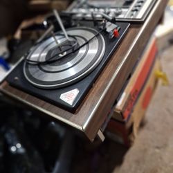 1970s MISCELLANEOUS ELECTRONIC LOT.