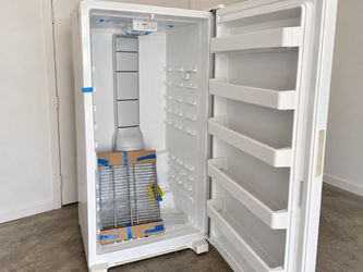 Whirlpool 18 Cu. Ft. Upright Freezer – Clean, Works Great